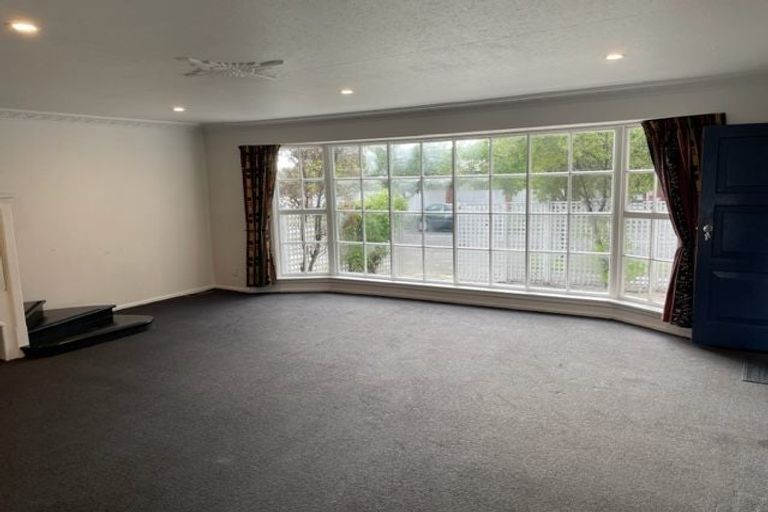 Photo of property in 121 Kendal Avenue, Burnside, Christchurch, 8053