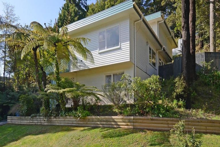 Photo of property in 5 Tiniroa Grove, Silverstream, Upper Hutt, 5019