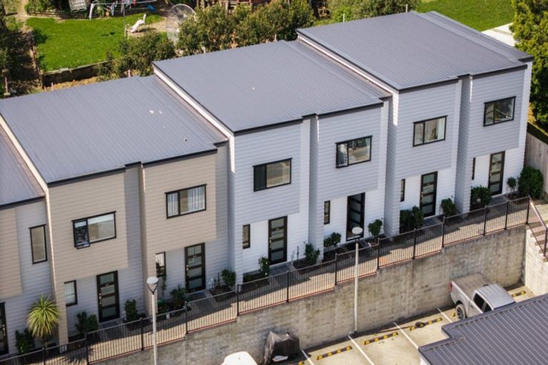 Photo of property in 4/6 South Pacific Place, Henderson, Auckland, 0612