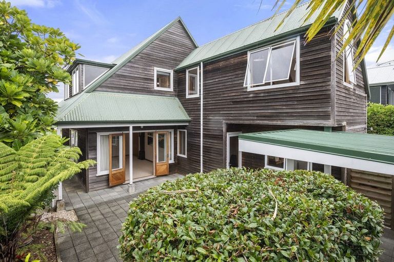 Photo of property in 28 Marine Parade, Mellons Bay, Auckland, 2014