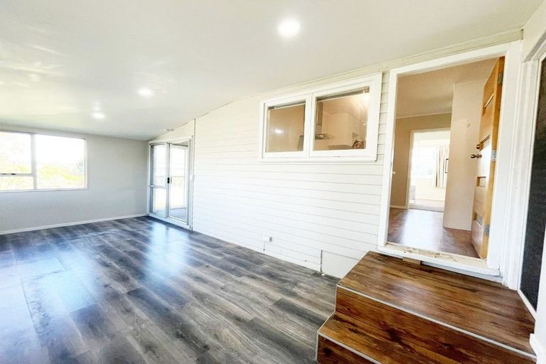 Photo of property in 5 Rondorlyn Place, Manurewa, Auckland, 2102