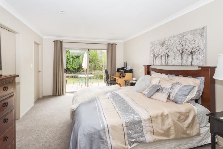 Photo of property in 37 Ina Ville Drive, Pukekohe, 2120