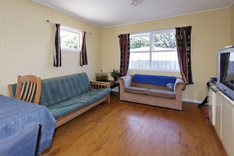 Photo of property in 43 Blease Street, New Lynn, Auckland, 0600