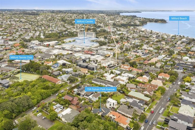 Photo of property in 2/15 Sylvan Park Avenue, Milford, Auckland, 0620