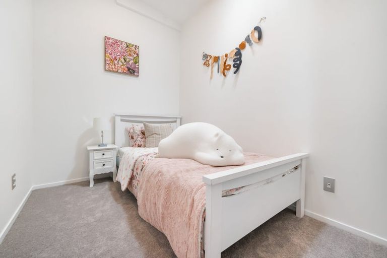 Photo of property in 8/18 Sylvan Crescent, Te Atatu South, Auckland, 0610