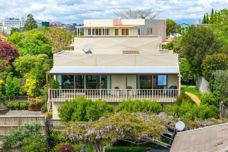 Photo of property in 135a Lake Crescent, Hamilton Lake, Hamilton, 3204