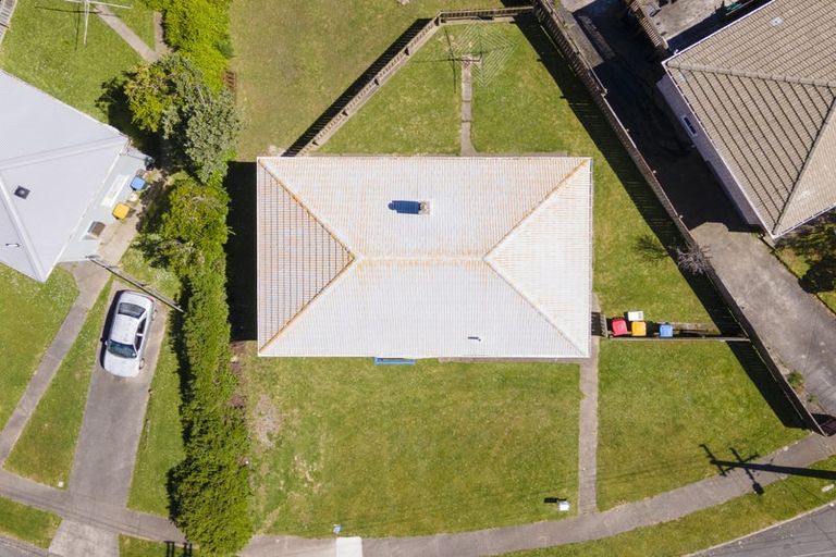 Photo of property in 35 Cornwall Crescent, Cannons Creek, Porirua, 5024