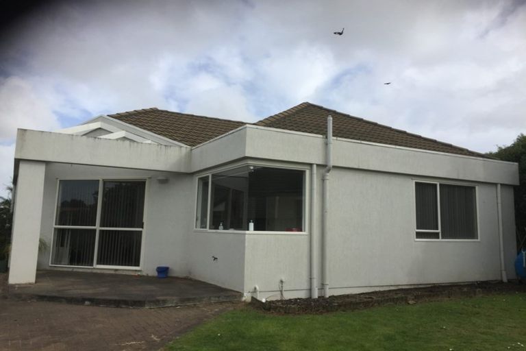 Photo of property in 19 Suncrest Drive, West Harbour, Auckland, 0618