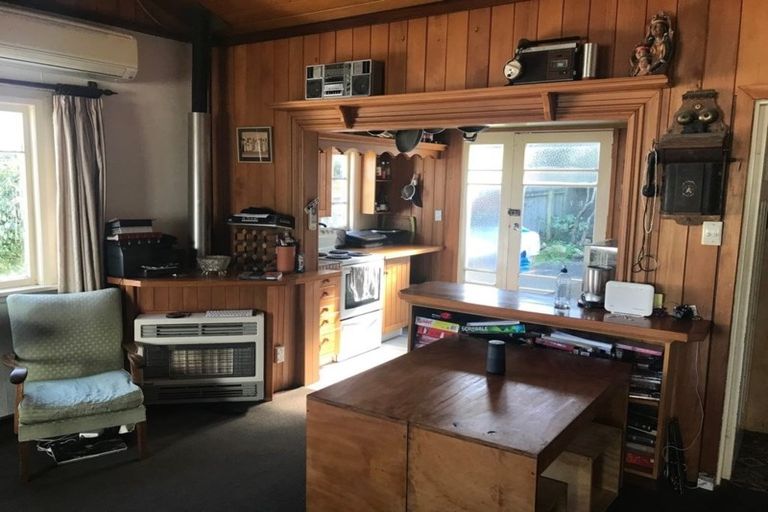 Photo of property in 1 Linwood Way, Island Bay, Wellington, 6023