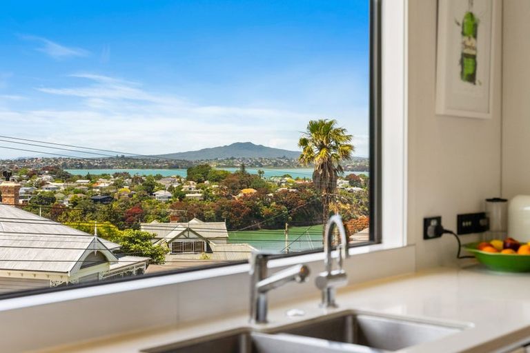 Photo of property in 38 Hinemoa Street, Birkenhead, Auckland, 0626