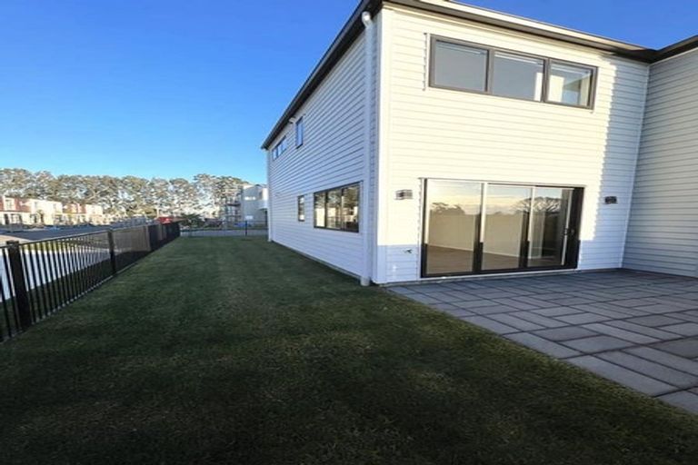 Photo of property in 27 Arahopu Place, Papakura, 2110