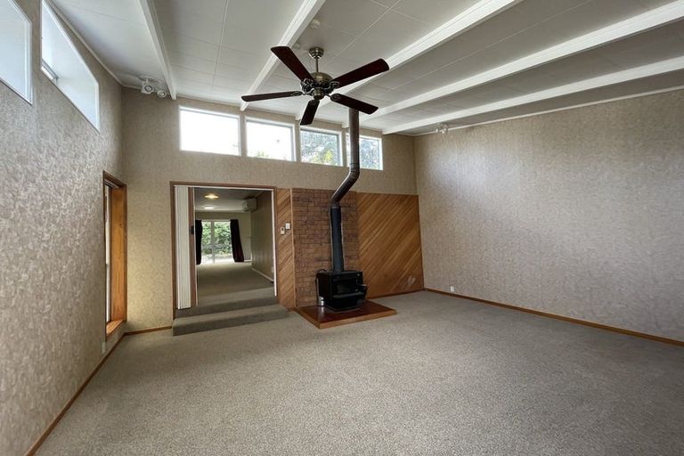 Photo of property in 37 Takapu Street, Henderson, Auckland, 0612