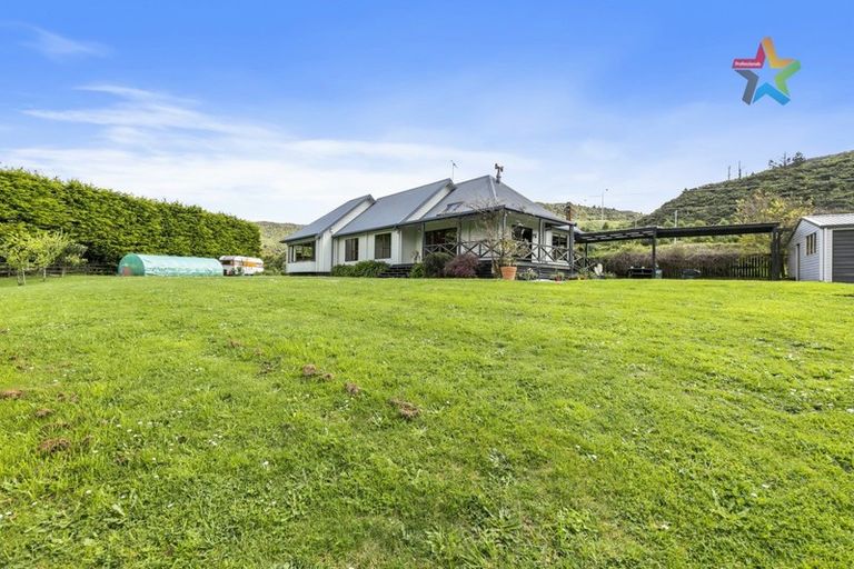 Photo of property in 1 Cottle Heath Close, Manor Park, Lower Hutt, 5019