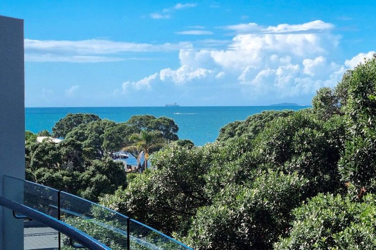 Photo of property in 1/7 The Promenade, Takapuna, Auckland, 0622