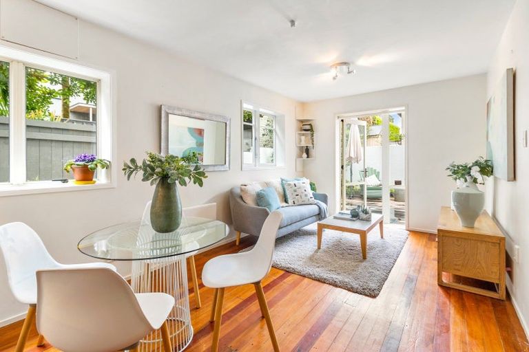 Photo of property in 1/22 Tiri Road, Milford, Auckland, 0620