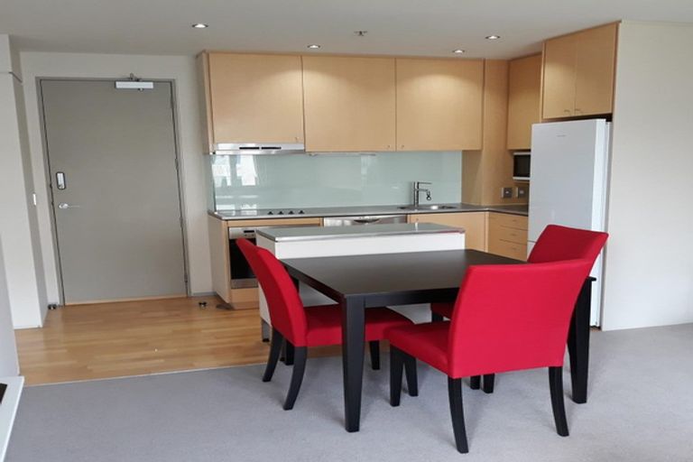 Photo of property in Sanctum Apartment, 10 Ebor Street, Te Aro, Wellington, 6011