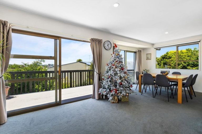 Photo of property in 53 Sunset Road, Totara Vale, Auckland, 0632