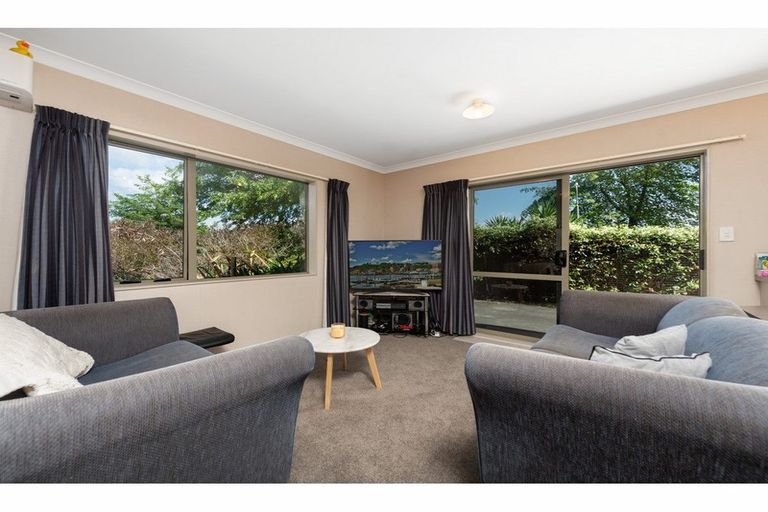 Photo of property in 2 Lysaght Place, Welcome Bay, Tauranga, 3112