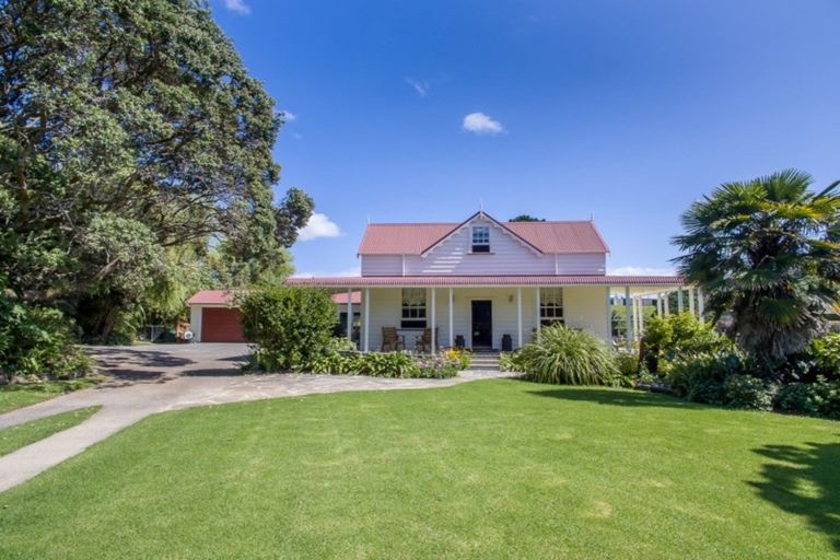 Photo of property in 366 Awhitu Central Road, Awhitu, 2684