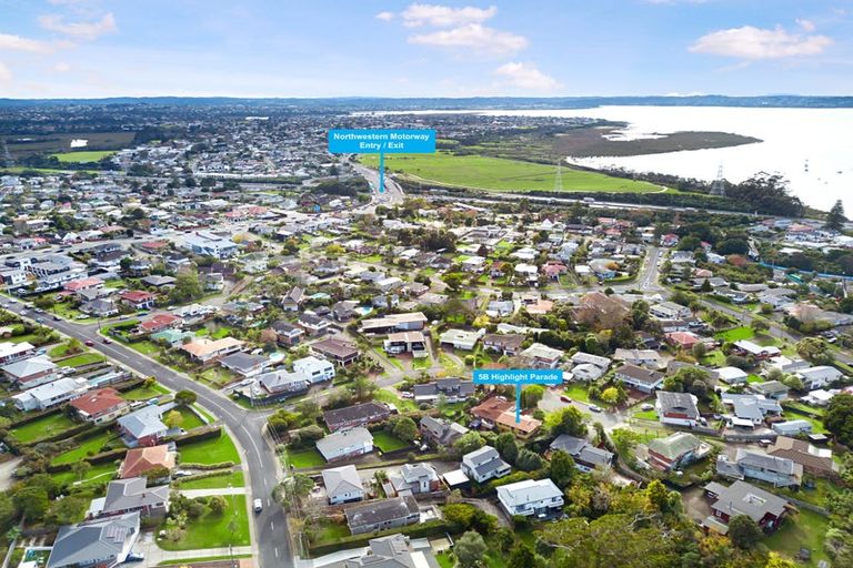 Photo of property in 2/5 Highlight Parade, Te Atatu South, Auckland, 0610