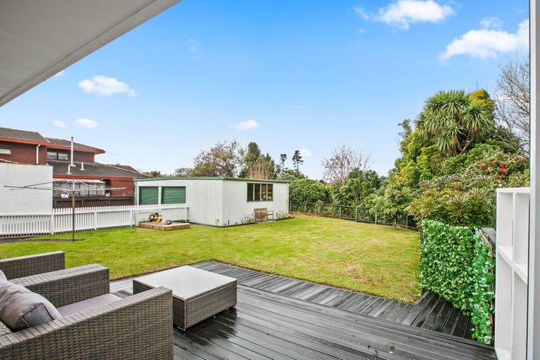 Photo of property in 60 Karina Road, Merrilands, New Plymouth, 4312