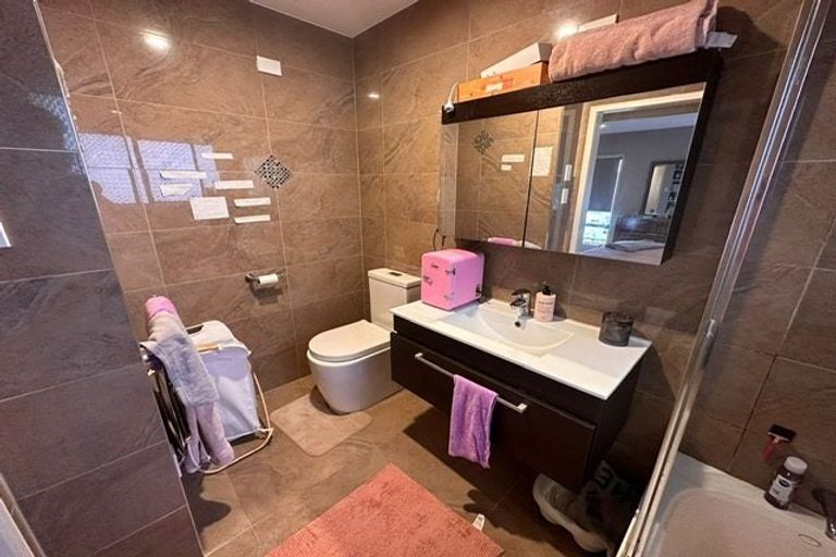 Photo of property in 9 Gwenand Place, Botany Downs, Auckland, 2010