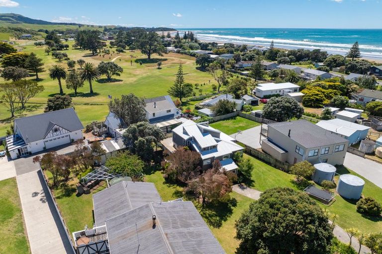 Photo of property in 16 Palm Parade, Riversdale Beach, Masterton, 5872