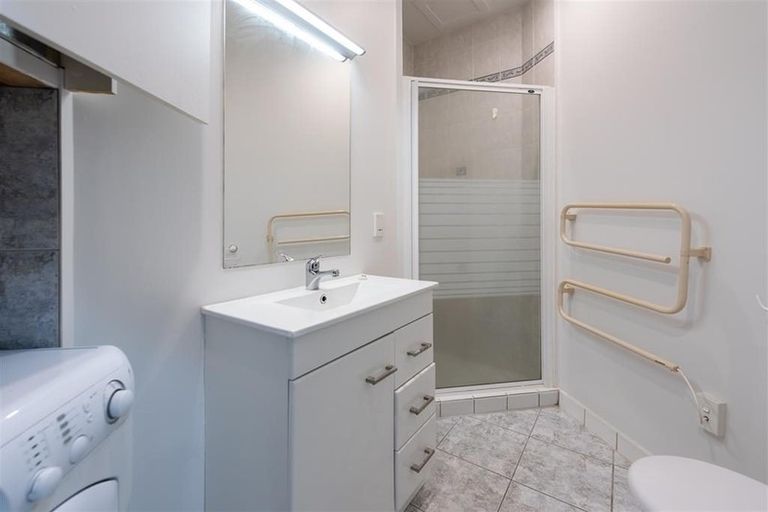 Photo of property in Terrace Tower Apartments, 1a/126 The Terrace, Wellington Central, Wellington, 6011