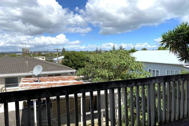 Photo of property in 2/3 Karaka Street, New Lynn, Auckland, 0600