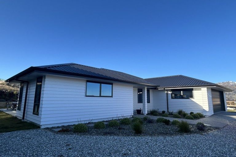 Photo of property in 37 Tomtit Crescent, Lake Hawea, 9382