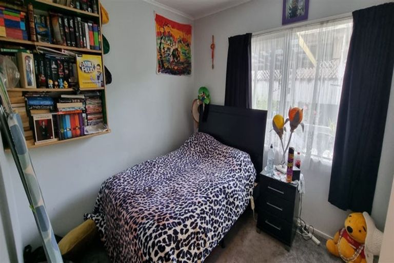 Photo of property in 8a Fruitvale Road, New Lynn, Auckland, 0600