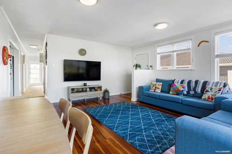 Photo of property in 237 Sturges Road, Henderson, Auckland, 0612