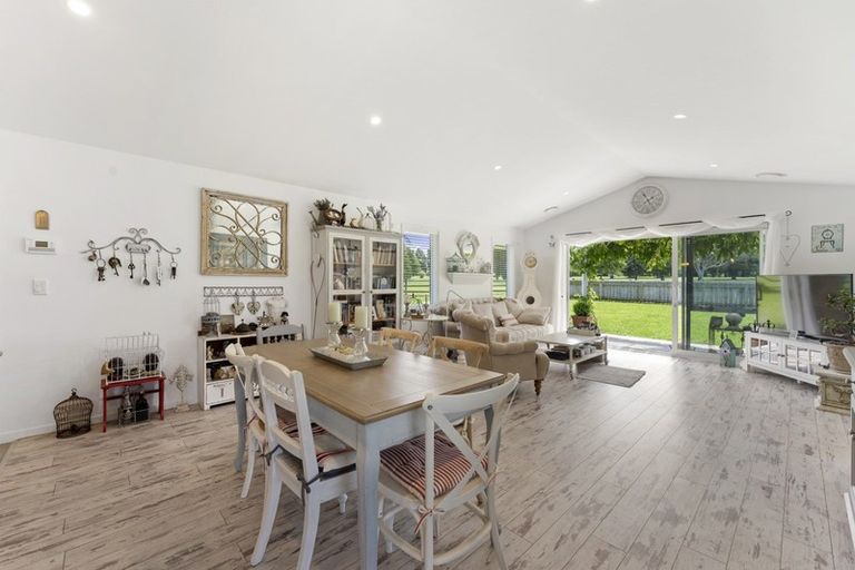 Photo of property in 2 Mercade Close, Stratford, 4332