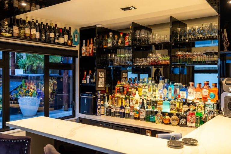 Photo of property in 3 Holyoake Place, Chatswood, Auckland, 0626