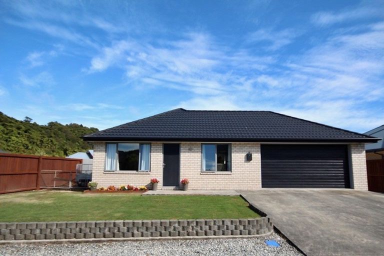 Photo of property in 18 Ridgeway Drive, Greymouth, 7805