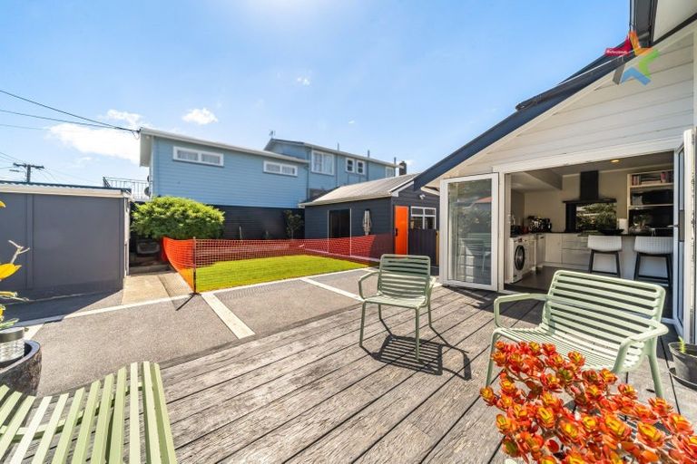 Photo of property in 6 Wha Street, Lyall Bay, Wellington, 6022