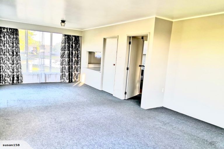 Photo of property in 143 Waimumu Road, Massey, Auckland, 0614