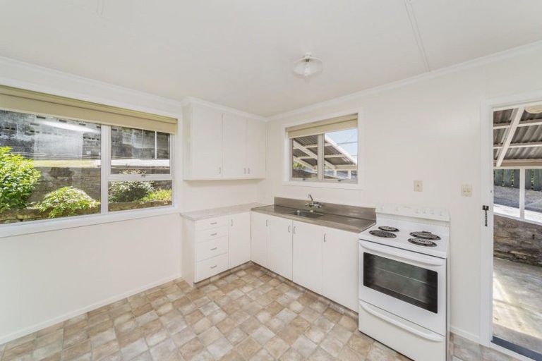 Photo of property in 36 Cumberland Street, Merrilands, New Plymouth, 4312