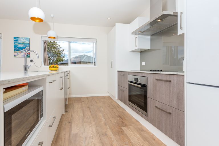 Photo of property in 6 Lockyer Road, Kumeu, 0810