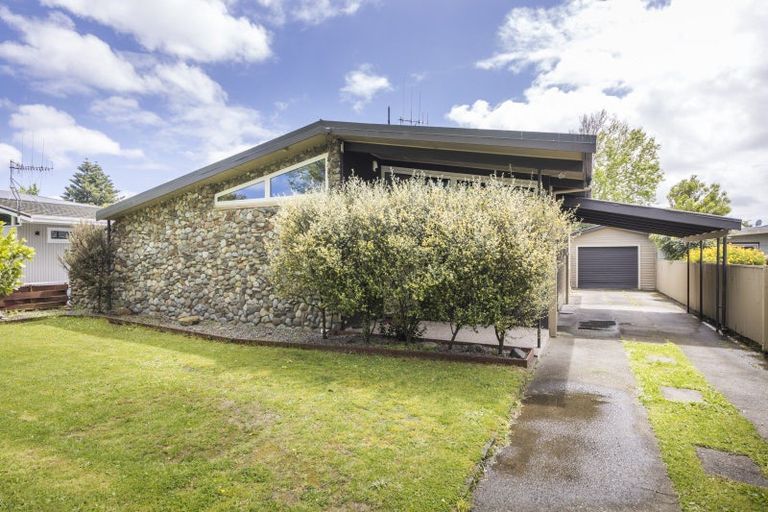 Photo of property in 41 Churchill Avenue, Hokowhitu, Palmerston North, 4410