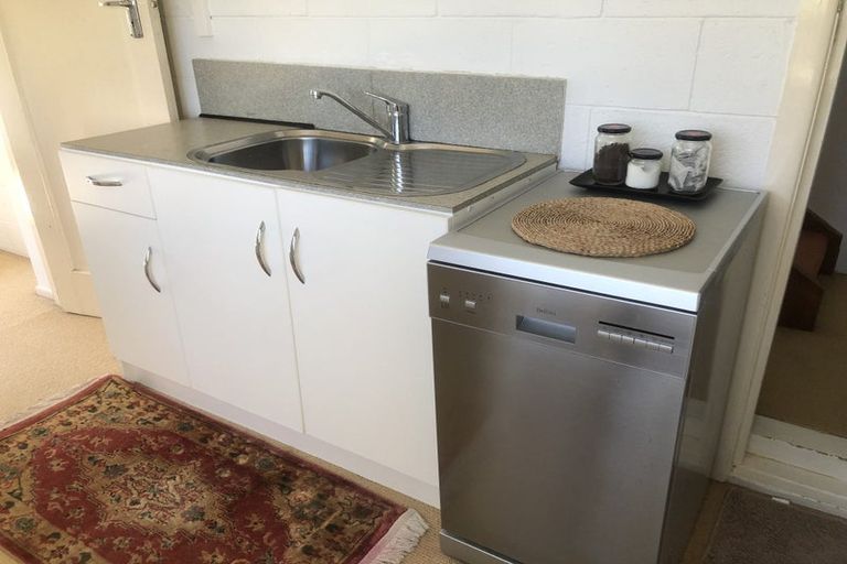 Photo of property in 5 Naera Place, Kawaha Point, Rotorua, 3010