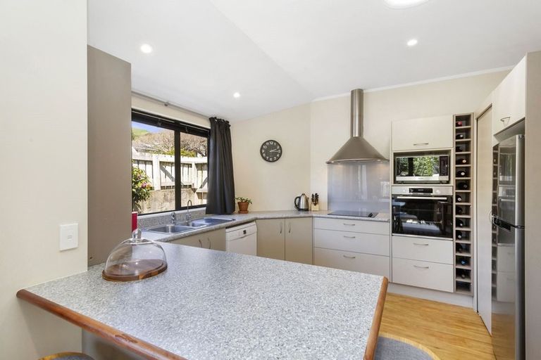 Photo of property in 5 Ranui Terrace, Tawa, Wellington, 5028