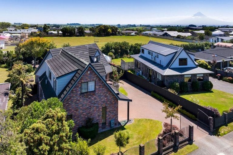 Photo of property in 9 County Drive, Hawera, 4610
