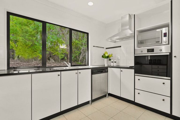 Photo of property in 11 The Close, Greenhithe, Auckland, 0632