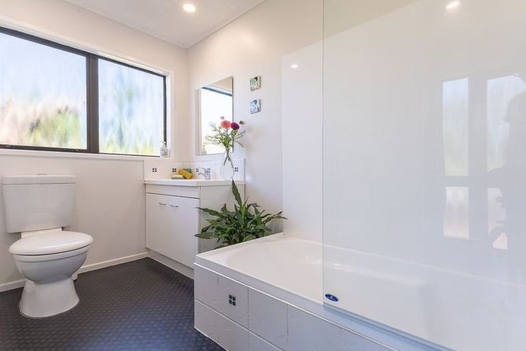 Photo of property in 21 Dale Road, Raumati South, Paraparaumu, 5032