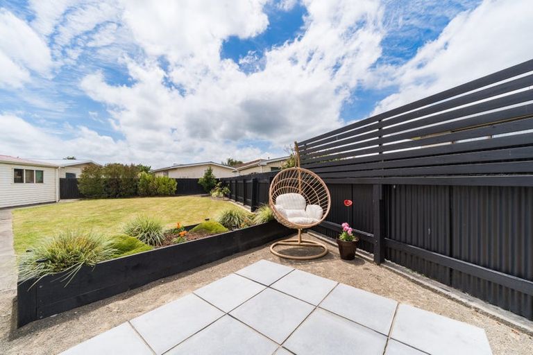 Photo of property in 27 Hillcrest Drive, Kelvin Grove, Palmerston North, 4414