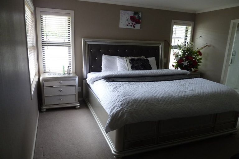 Photo of property in 20 Medallion Court, Kelvin Grove, Palmerston North, 4414