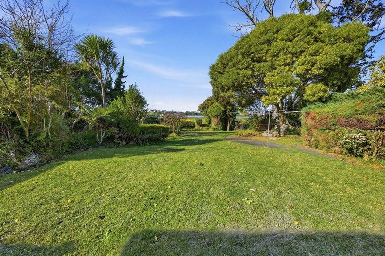 Photo of property in 6 Bedford Street, Te Atatu South, Auckland, 0610