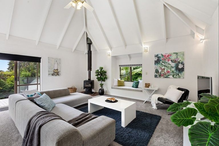 Photo of property in 38 Glenelg Road, Red Beach, 0932