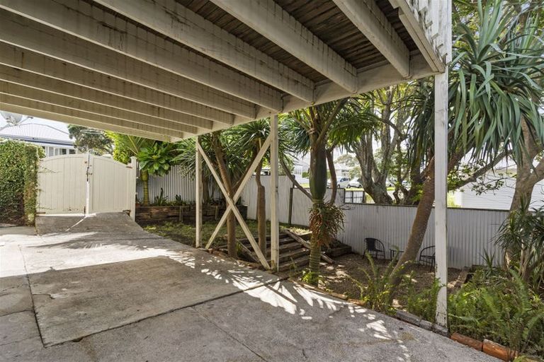 Photo of property in 30 Rutland Road, Stanley Point, Auckland, 0624